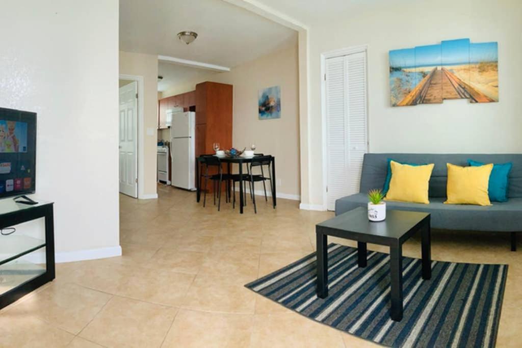 Hollywood Beach Apartments - Walk To The Beach Экстерьер фото