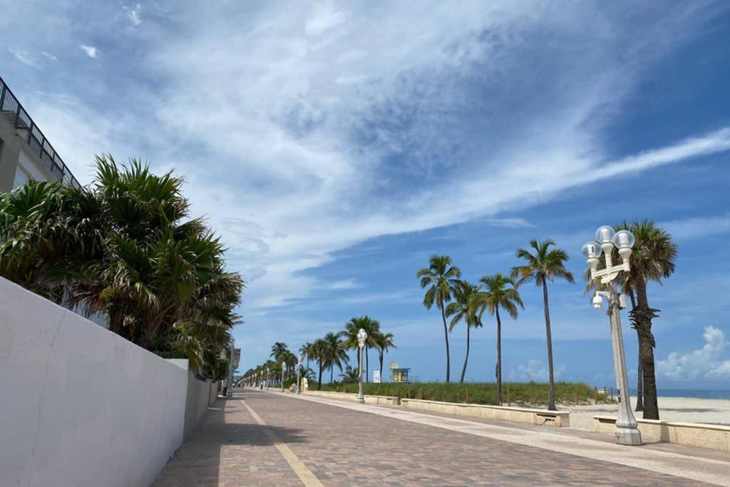 Hollywood Beach Apartments - Walk To The Beach Экстерьер фото
